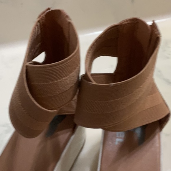 Sorel shoes - Picture 3 of 7